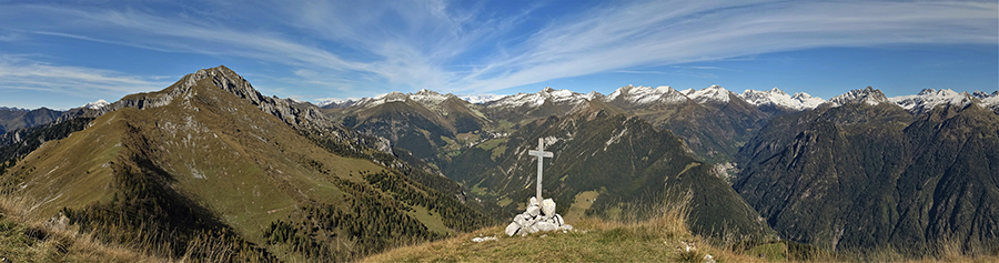Panorama dalla vetta del Pizzo Badile verso le cime orobiche imbiancate dell'alta Val Brembana
